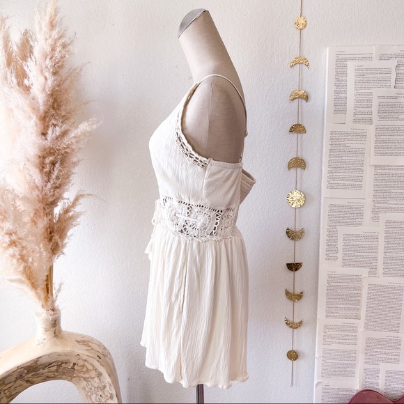 AMERICAN EAGLE Cream Crochet Bohemian Romper - Picture 9 of 16